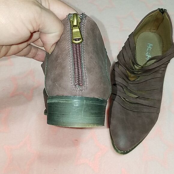 Boots size 10  - Picture 3 of 6